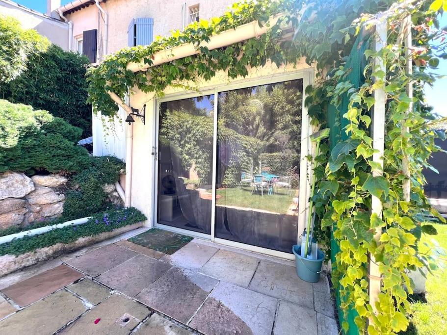Ferienwohnung Le Jardin De Mae Bouc-Bel-Air Exterior foto